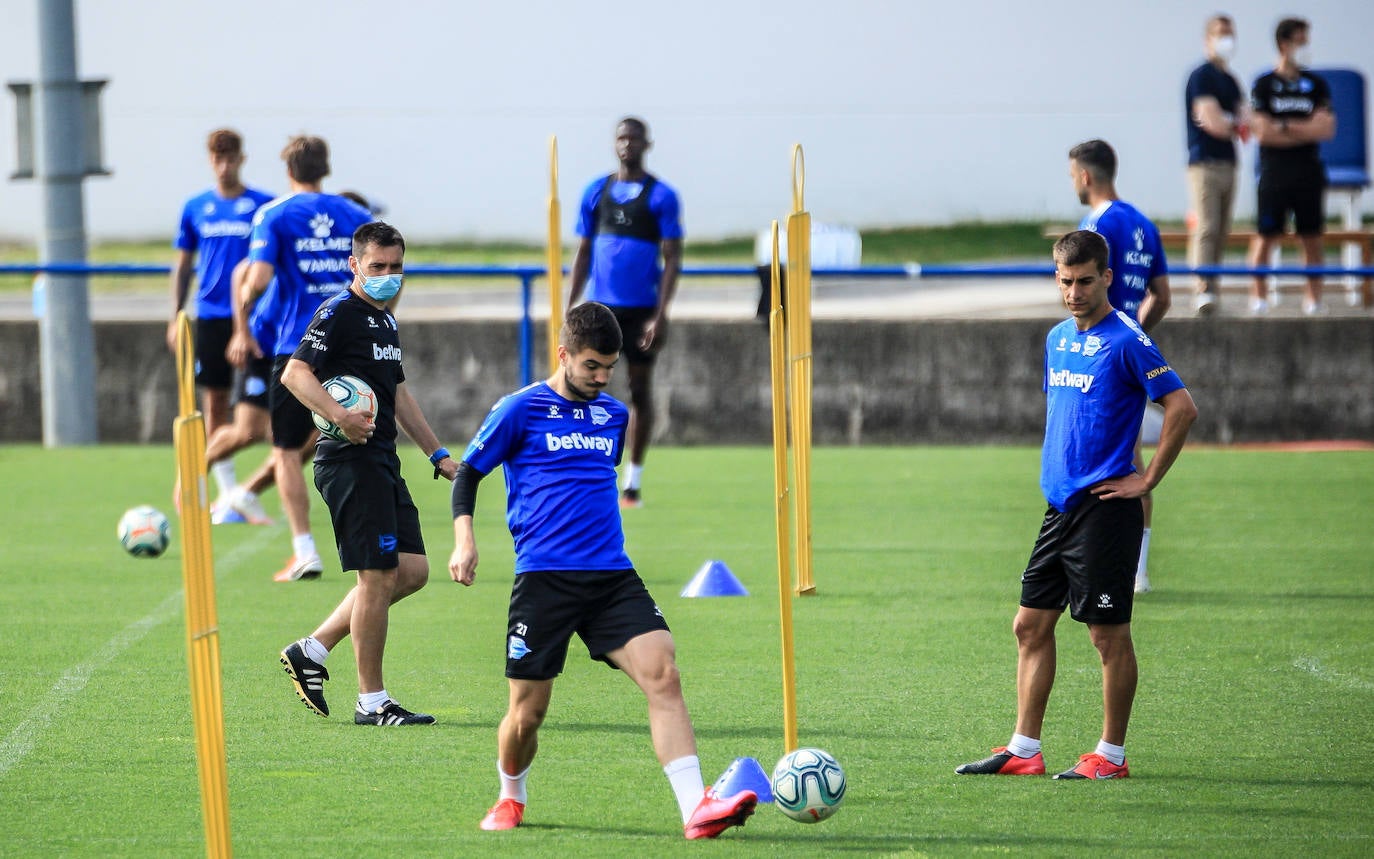 Fotos: El Alavés ya entrena con toda la plantilla junta