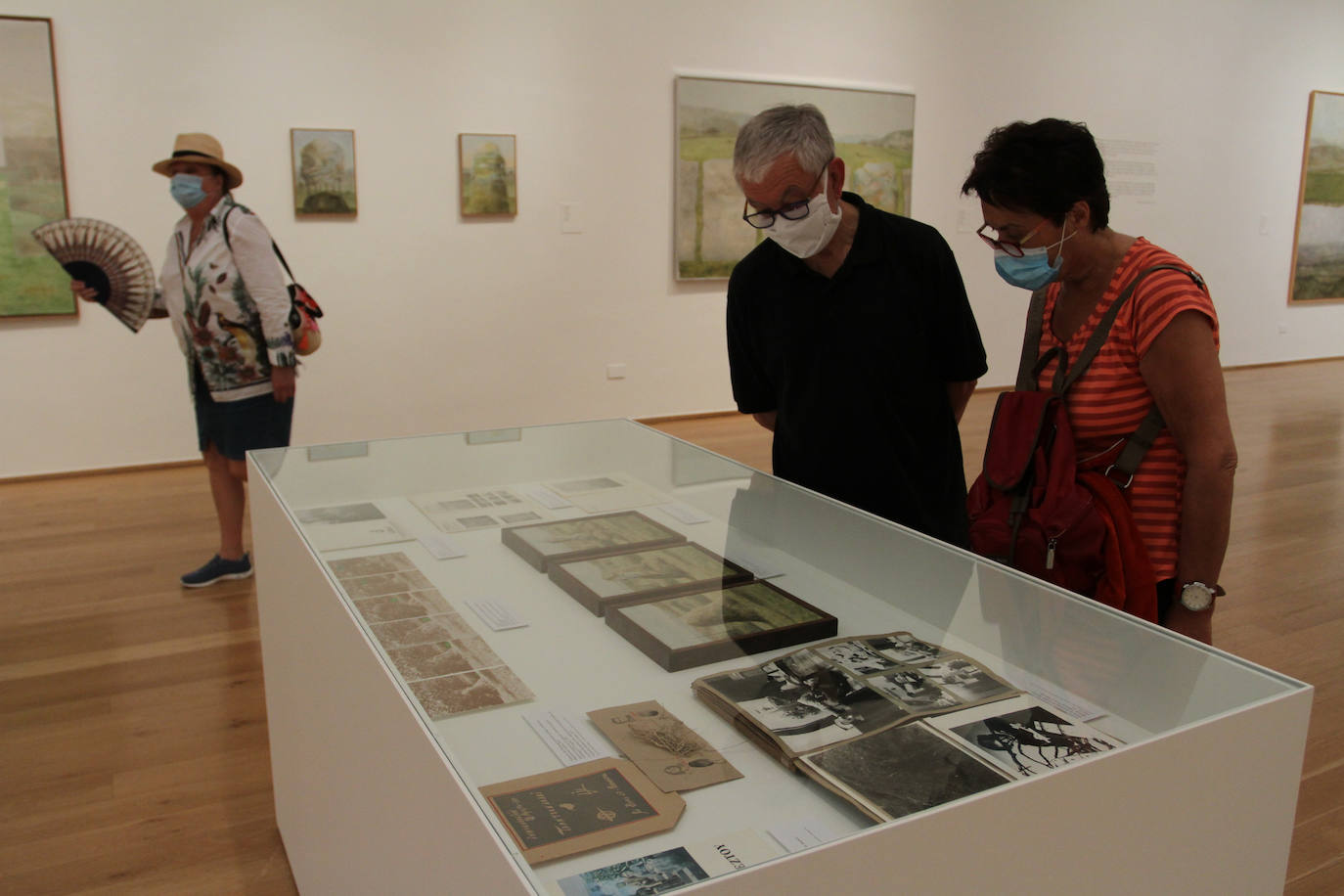 Miguel Zugaza, director del Bellas Artes, abrió las puertas dell museo para los visitantes que esperaban su turno.