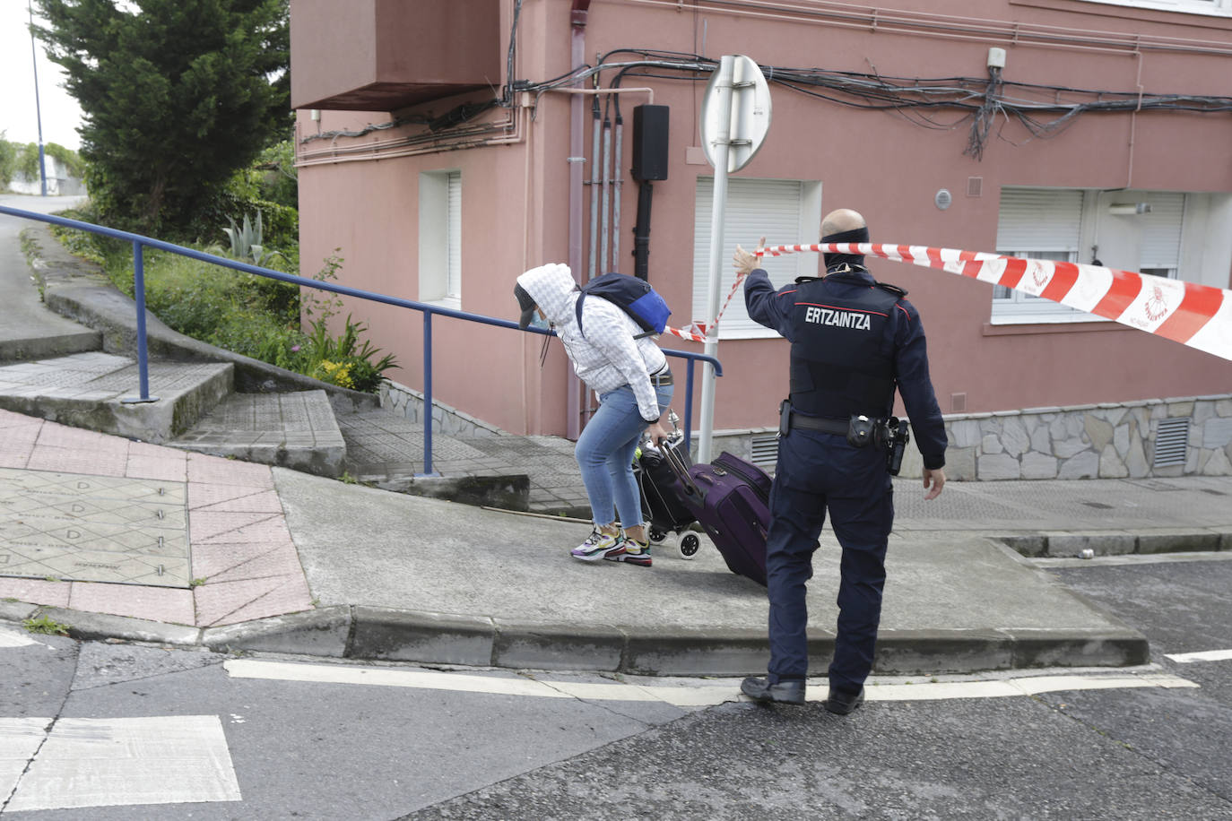 Fotos: La ocupación de un piso vuelve a desatar la tensión en Repélega