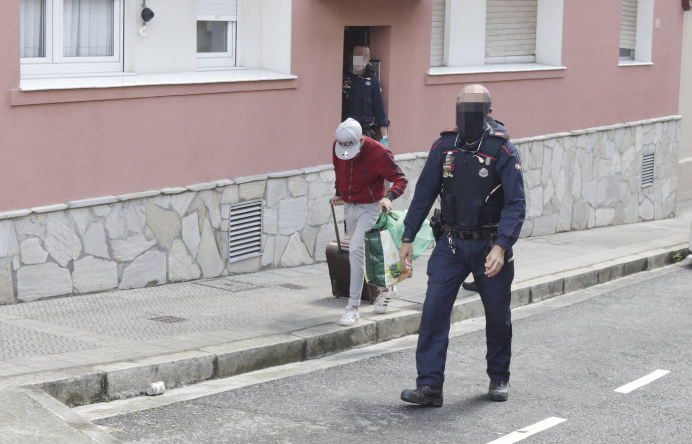 Fotos: La ocupación de un piso vuelve a desatar la tensión en Repélega