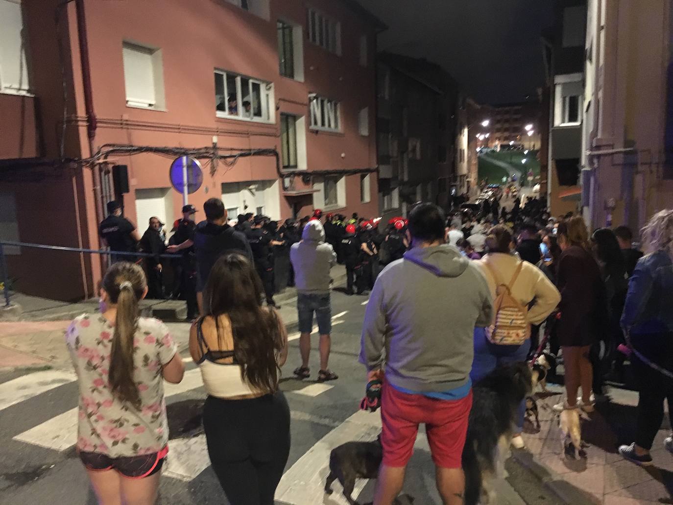 Fotos: La ocupación de un piso vuelve a desatar la tensión en Repélega