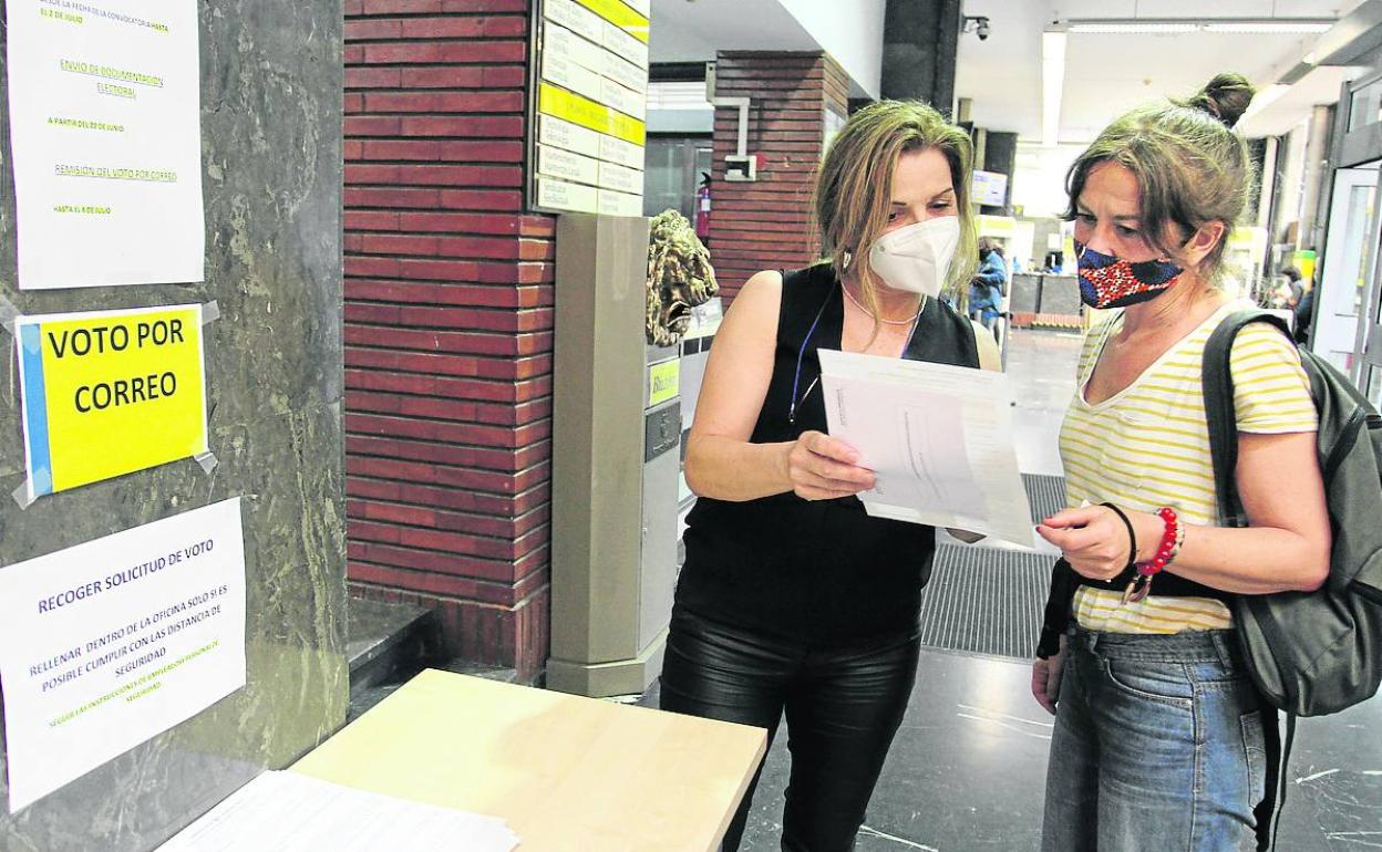 Las oficinas de Correos ya han activado el protocolo para votar sin acudir a las urnas. 