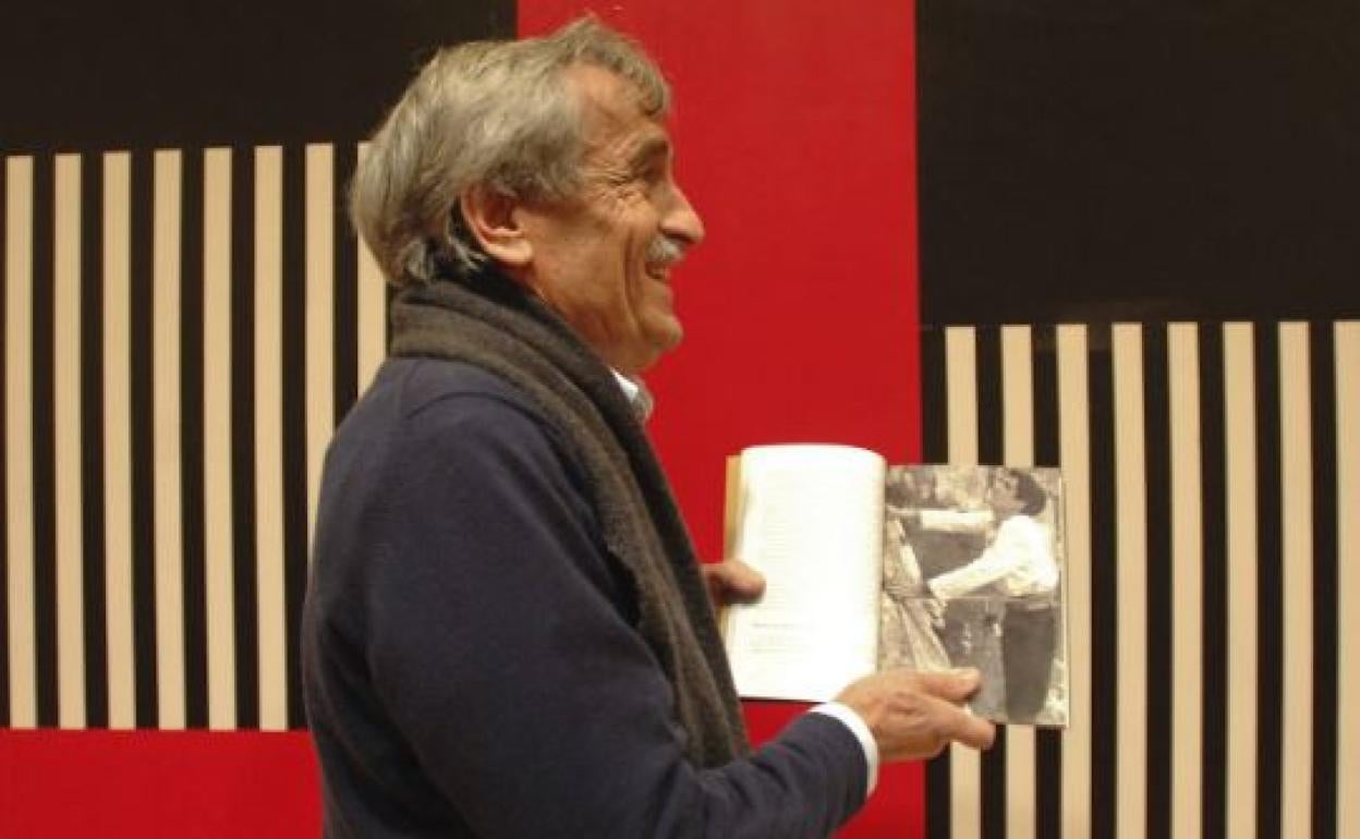 El montañero Angel Landa, en la presentación de un libro. 