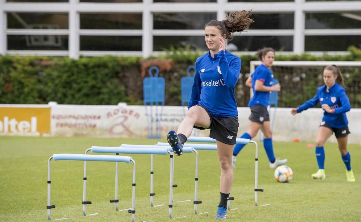La ariete navarra se ha lesionado en un entrenamiento en Zamudio. 