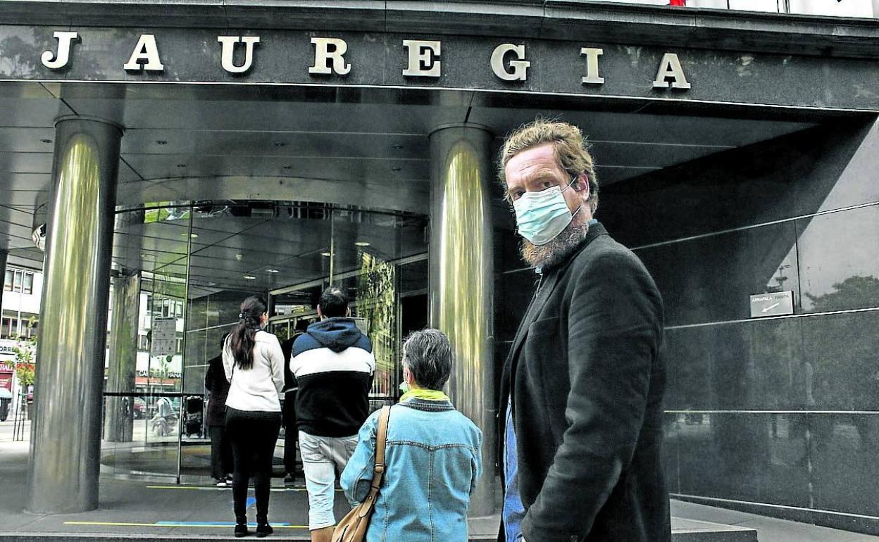 Maiorga Ramírez, ayer a la entrada del Palacio de Justicia de Vitoria. 