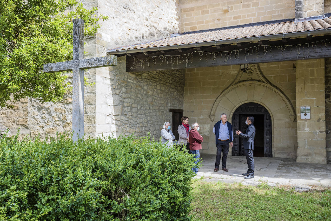 Fotos: El primer sacerdote ordenado en Álava desde hace seis años oficia sus primeras misas en Turiso y Salcedo