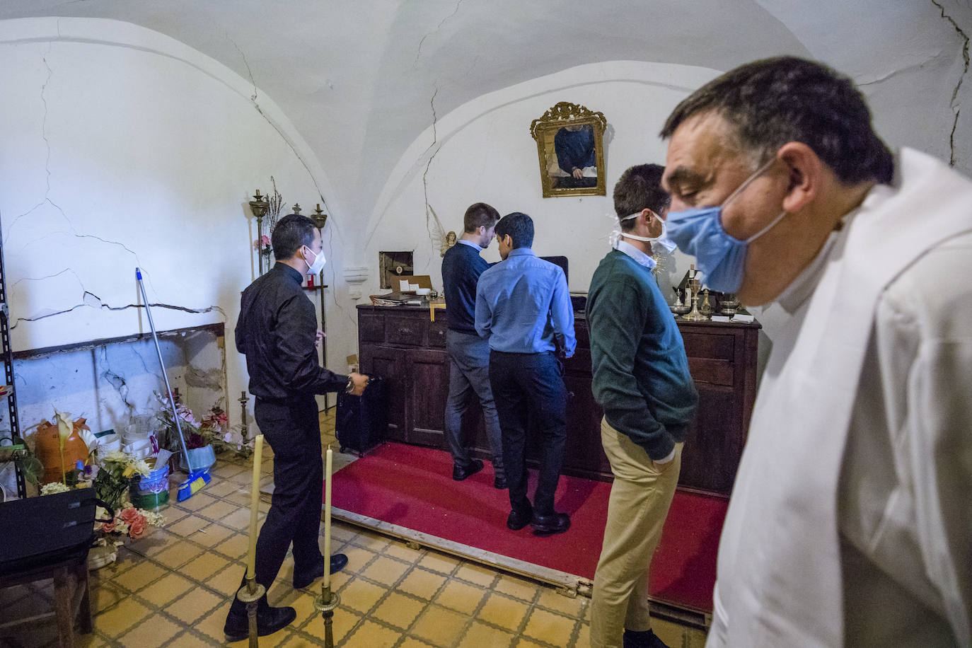 Fotos: El primer sacerdote ordenado en Álava desde hace seis años oficia sus primeras misas en Turiso y Salcedo