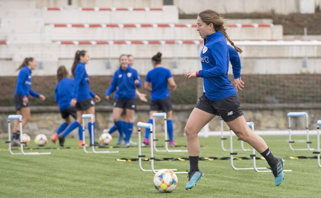 Ainhoa Álvarez deja el fútbol a punto de cumplir los 26 para ser profesora