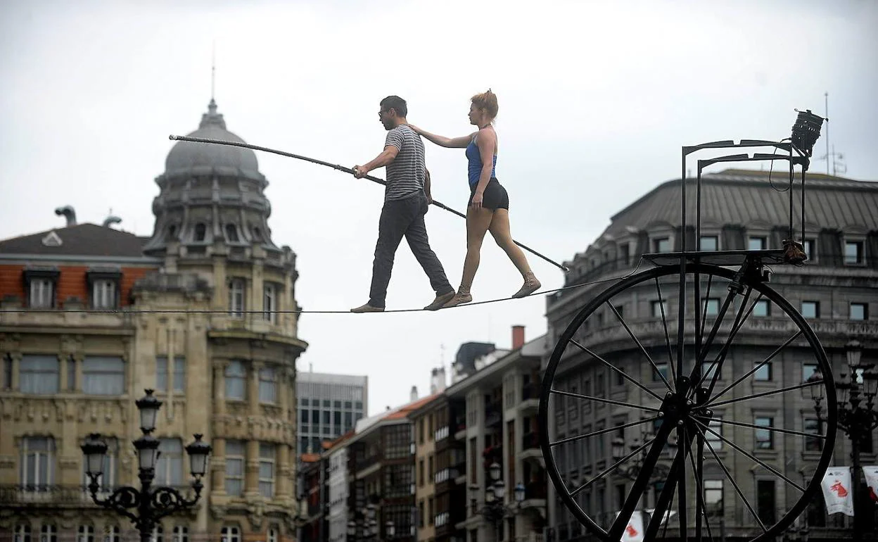 Espectáculo de calle en Aste Nagusia.