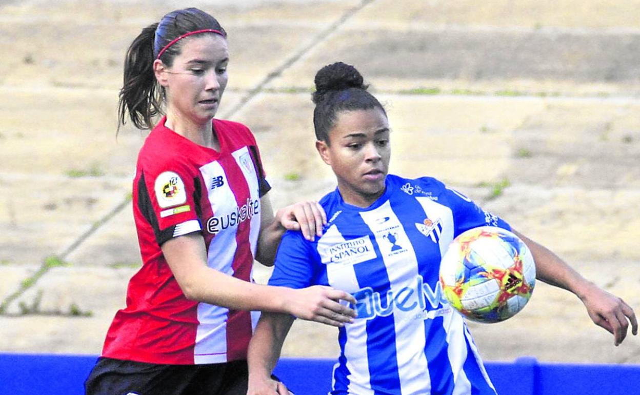 Damaris, durante un partido del Athletic femenino. 