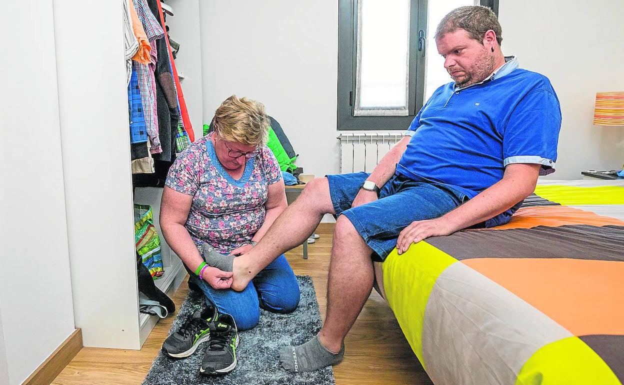 A Unai Rodríguez, de 34 años, le diagnosticaron ELA tras caerse en el trabajo.