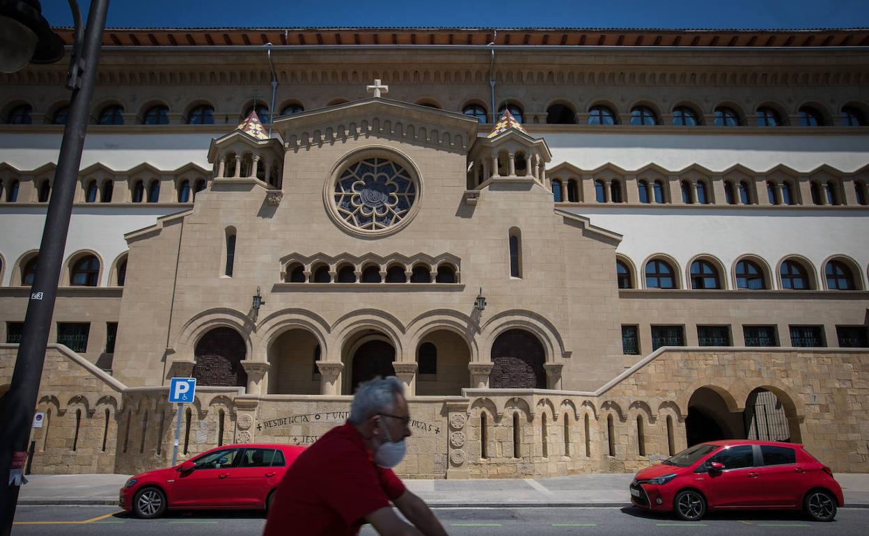 Residencia Siervas de Jesús en el Campo Volantín. 