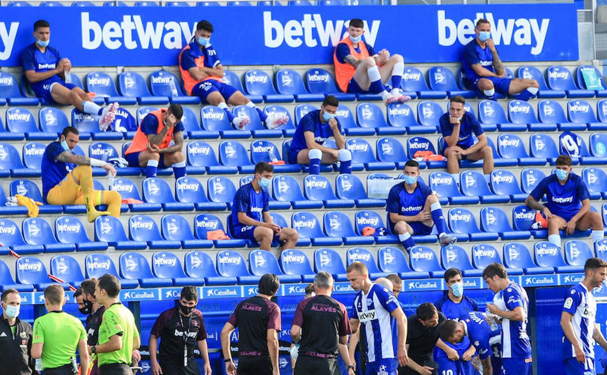 Adrián Marín y Manu se estrenan tras el parón