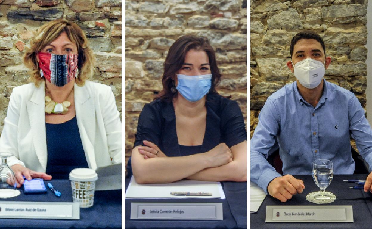 Miren Larrion (EH Bildu), Leticia Comerón (PP) y Óscar Fernández (Elkarrekin)