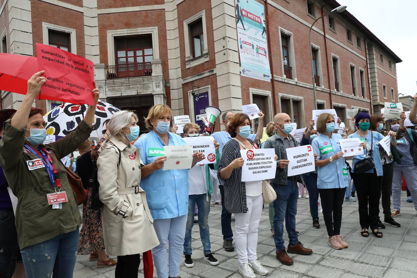 Fotos: Concentración de sanitarios en Basurto