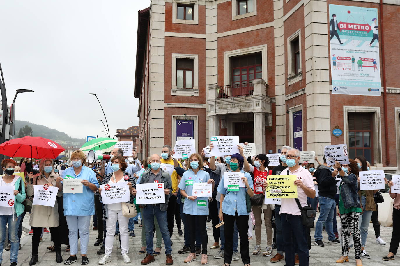 Fotos: Concentración de sanitarios en Basurto