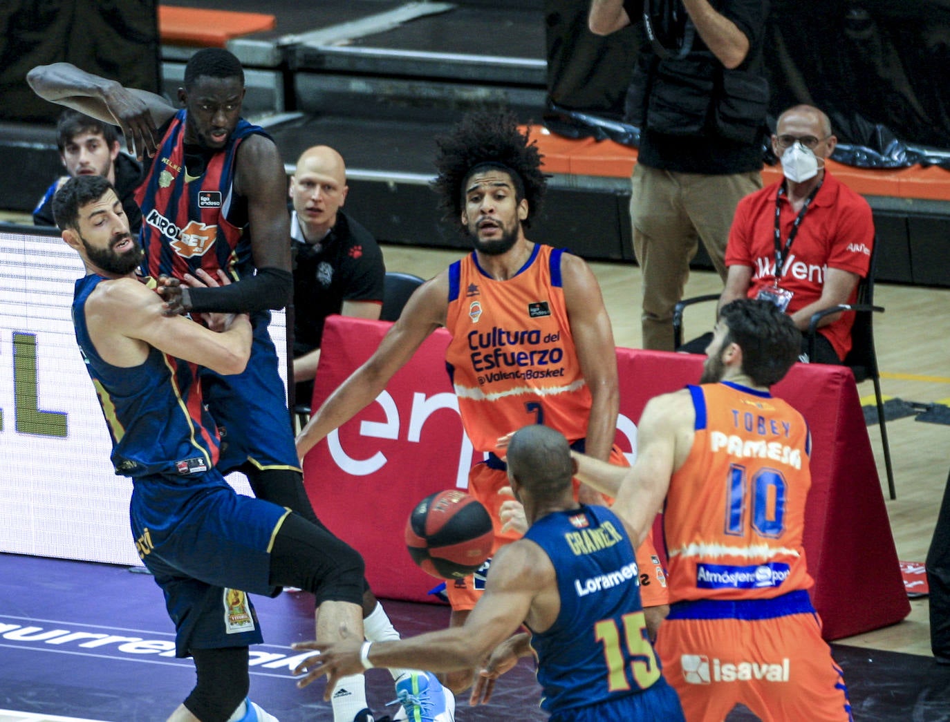 Fotos: Las mejors imágenes del Valencia Basket - Kirolbet Baskonia