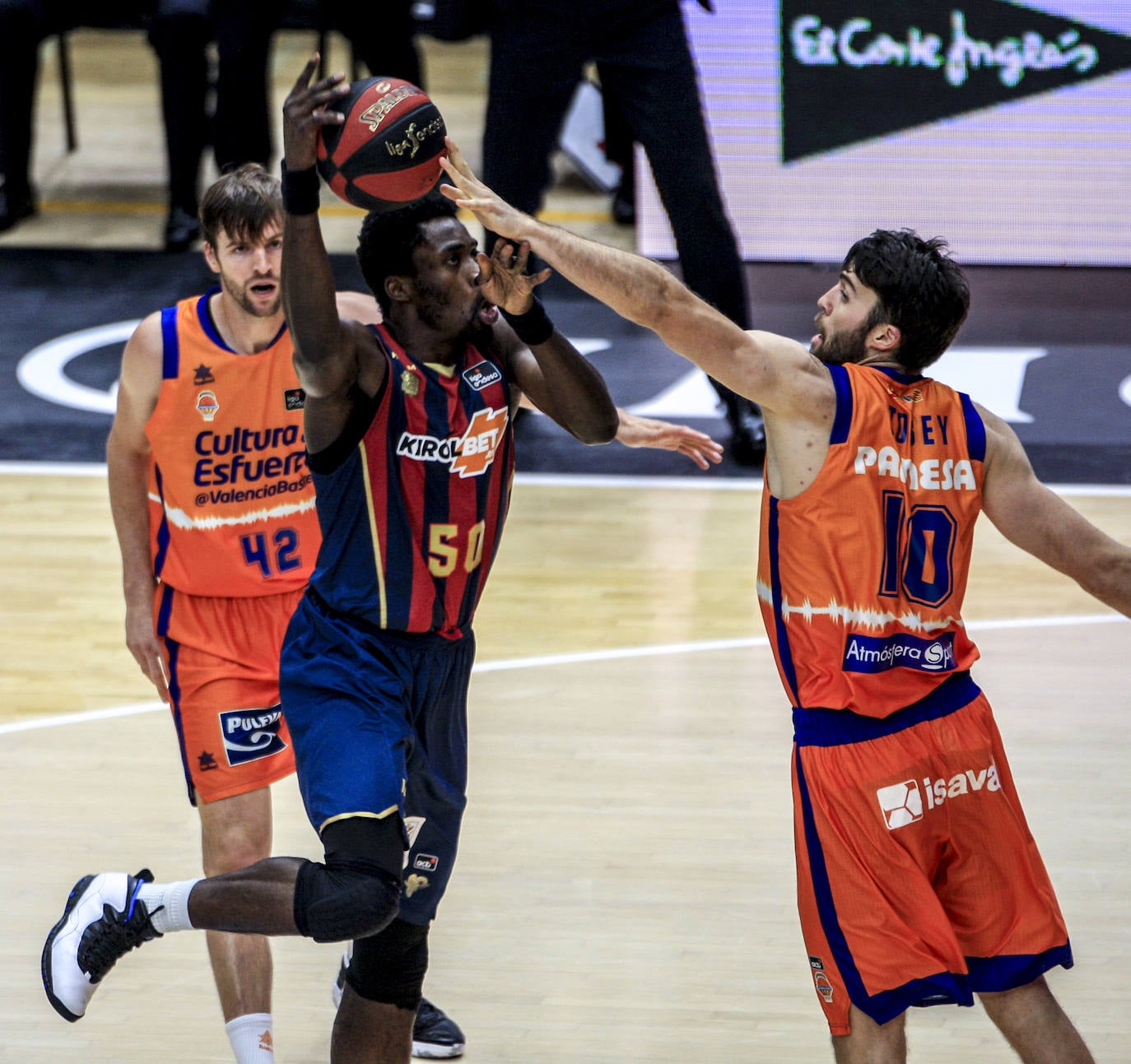 Fotos: Las mejors imágenes del Valencia Basket - Kirolbet Baskonia