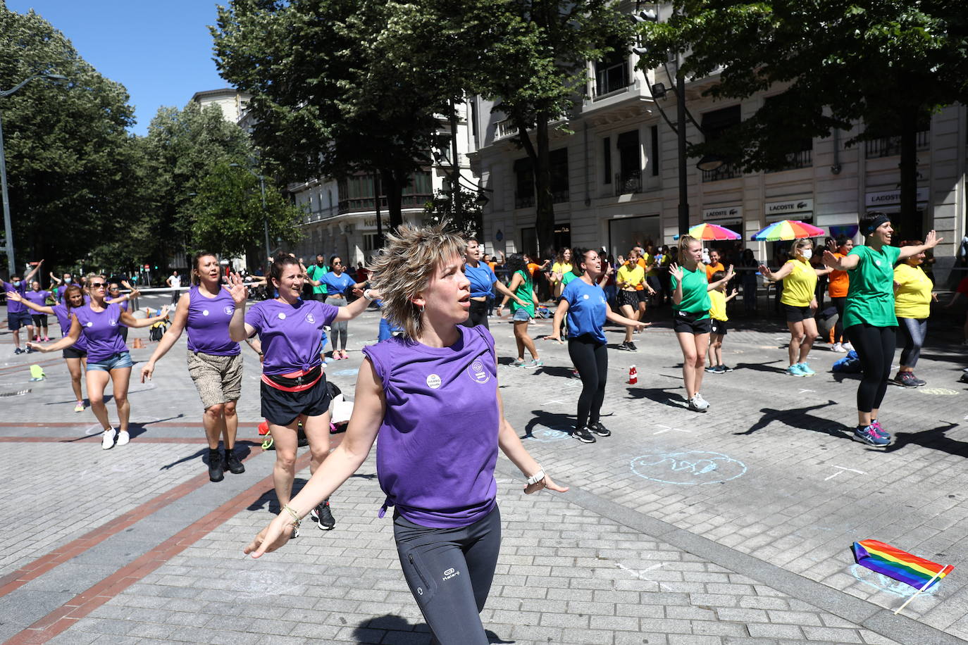 Fotos: El Orgullo llena de música la Gran Vía de Bilbao