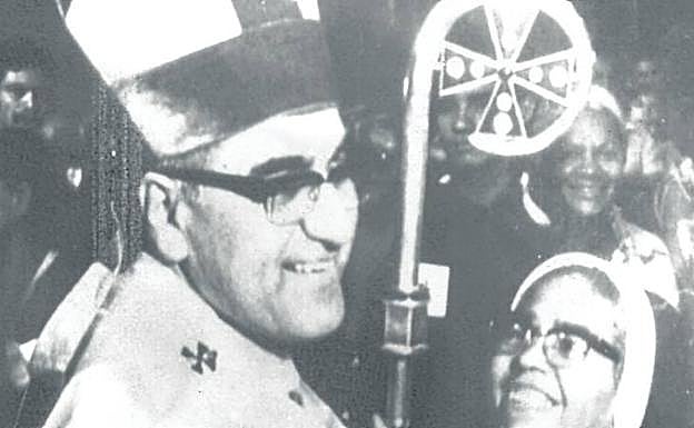 El arzobispo Romero, también muerto en el conflicto.