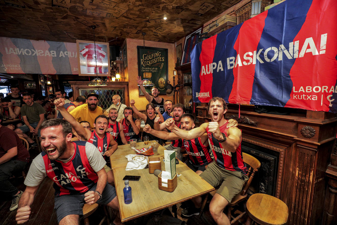 La fiesta del baloncesto, en los bares de Vitoria. 