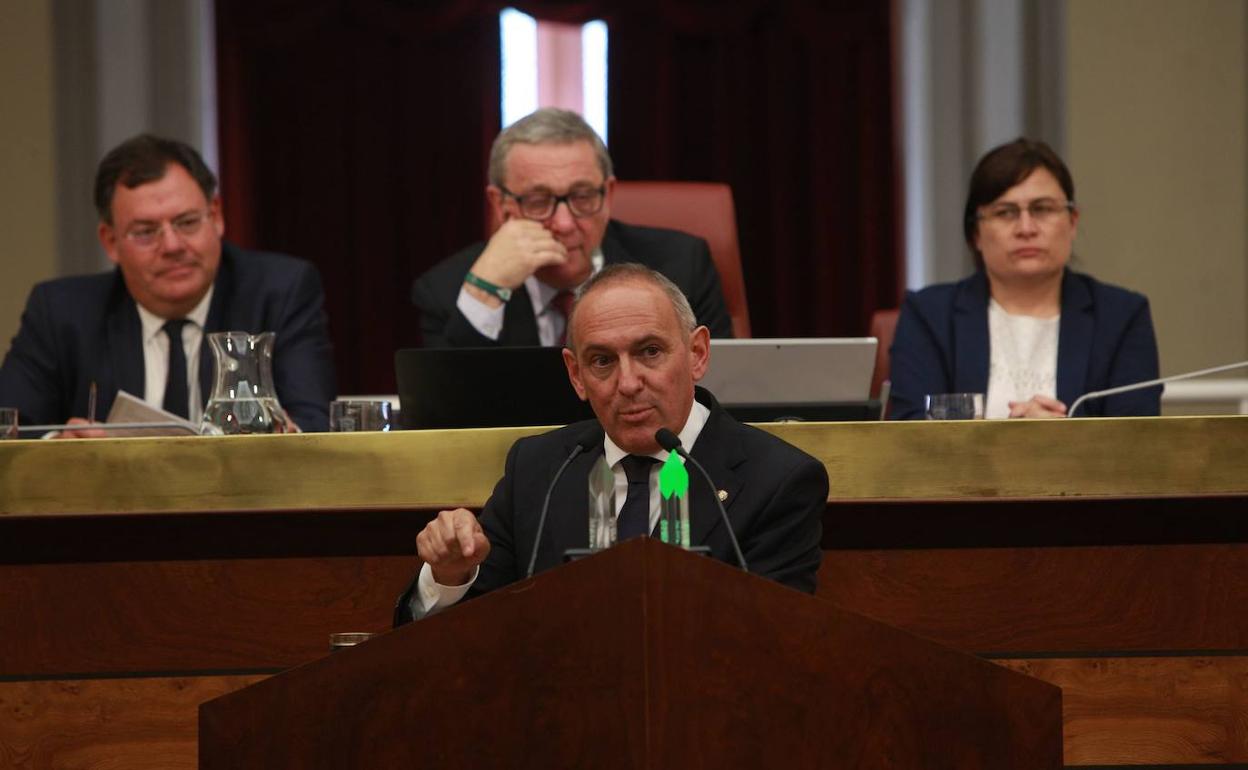 Ramiro González, en un pleno de Juntas Generales anterior.