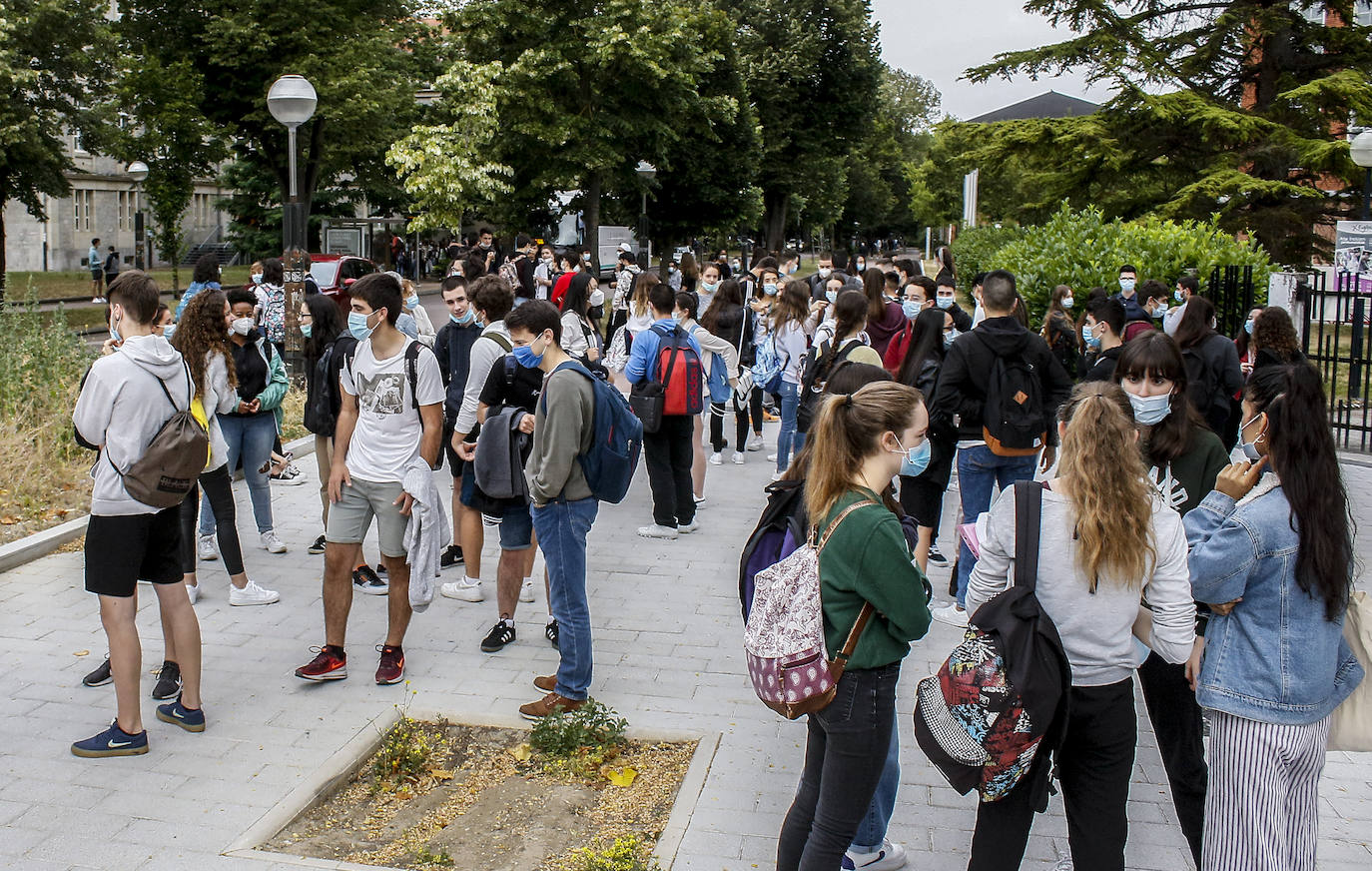 Fotos: 1.776 alumnos inician la prueba de Selectividad en Álava