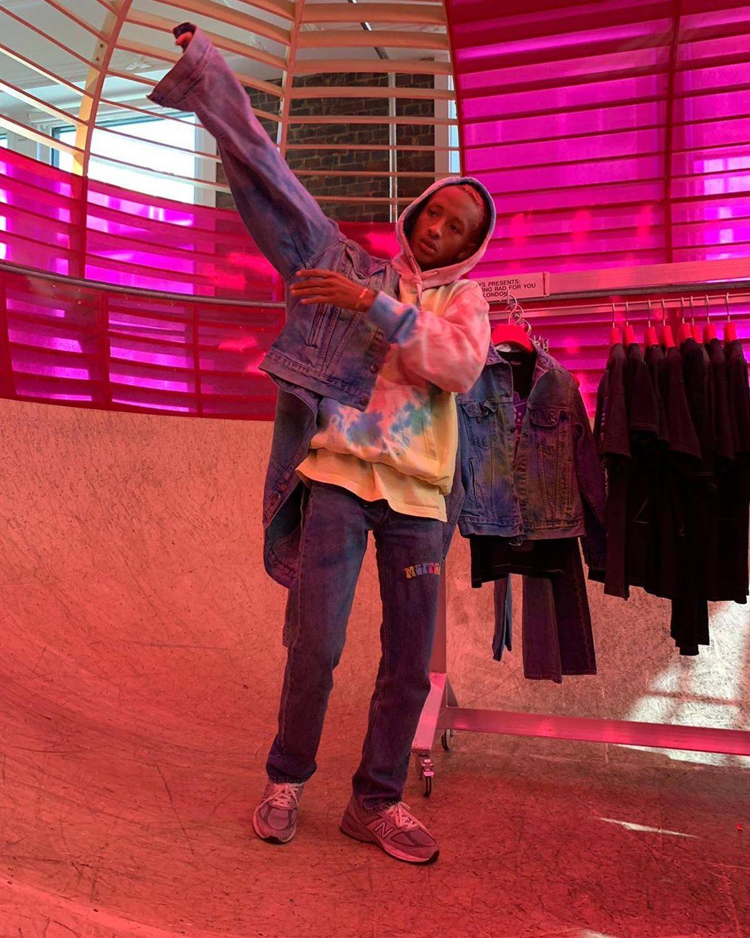 Jaden Smith durante la presentación de su colección en el 'skatepark' de Selfridges