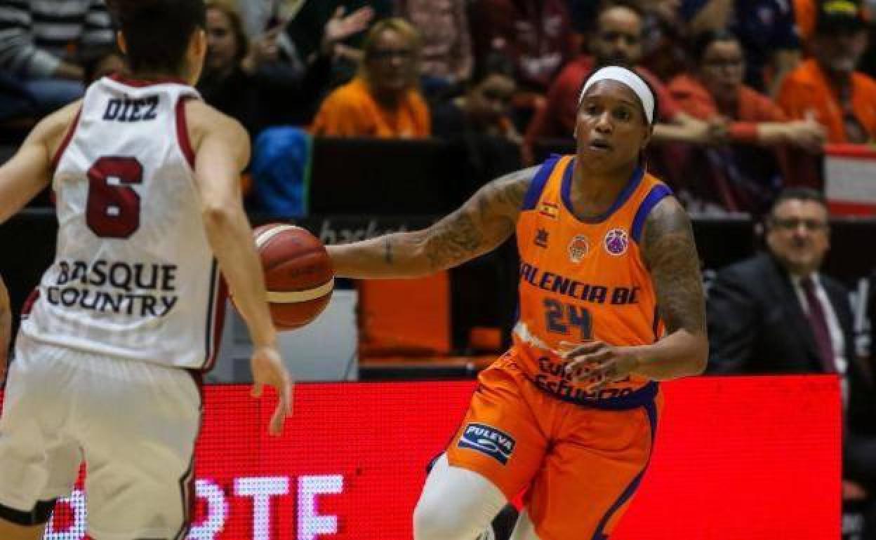 Joy Adams, con la elástica del Valencia Basket, equipo en el que ha militado las últimas dos temporadas. 