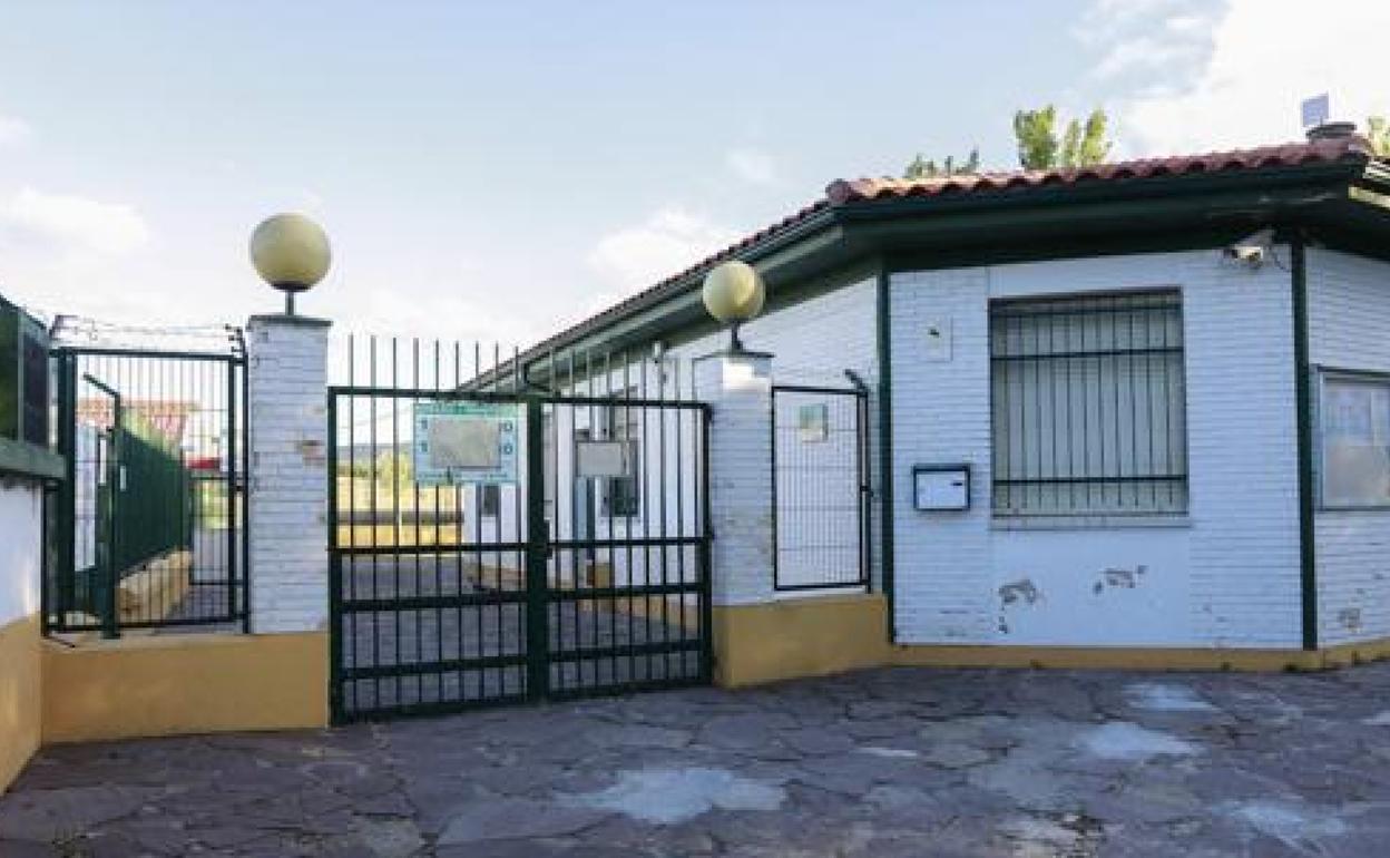 Entrada principal a la perrera. 