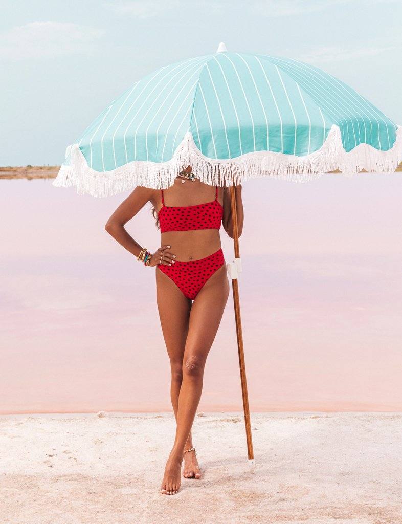 Puedes adquirir este bikini con el mismo estampado. Está disponible en la página web de la marca: shop.pukassurf.com. Cuesta 53 euros. 