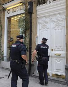 Imagen secundaria 2 - En libertad provisional la mujer que mató a su pareja de dos cuchilladas en Bilbao