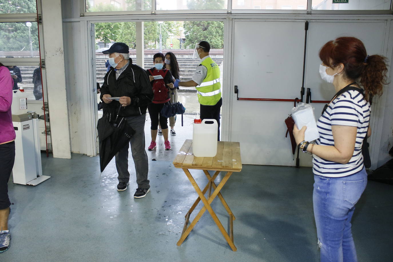 Votaciones en el centro cívico Hegoalde