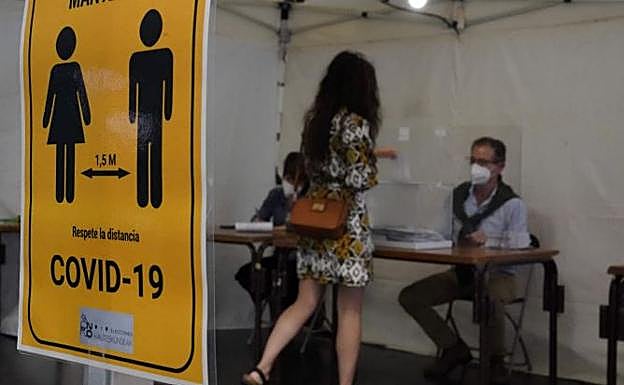 Imagen principal - Así se ha votado en Ordizia, donde el brote ya suma 73 contagios