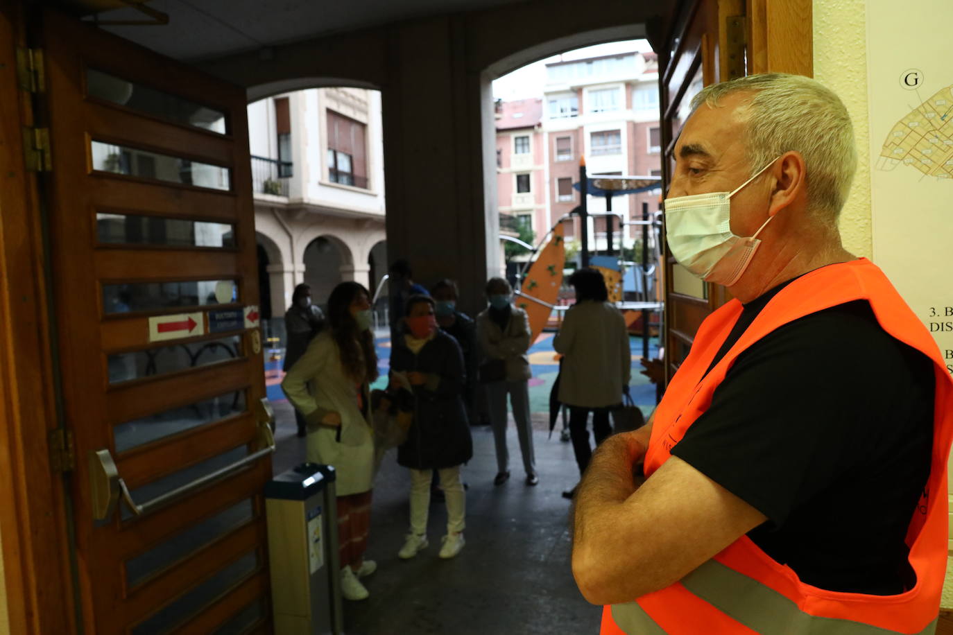 Centro electoral en Areeta.