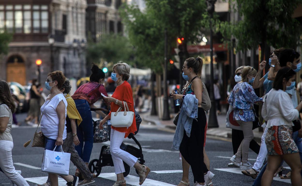 La mascarilla será obligatoria siempre, aunque se mantenga la distancia social.