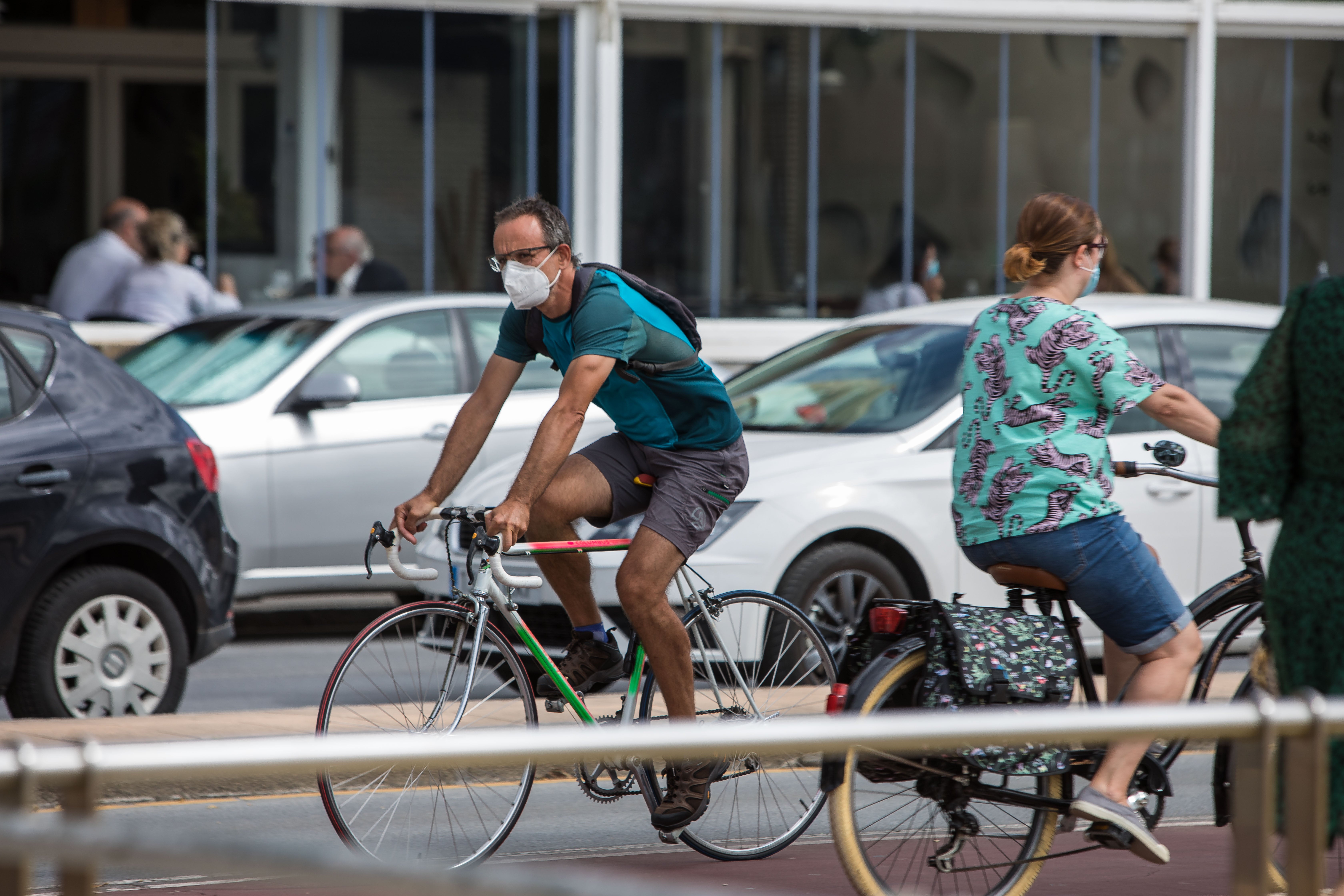 Fotos: Primer día de mascarilla obligatoria en Bizkaia