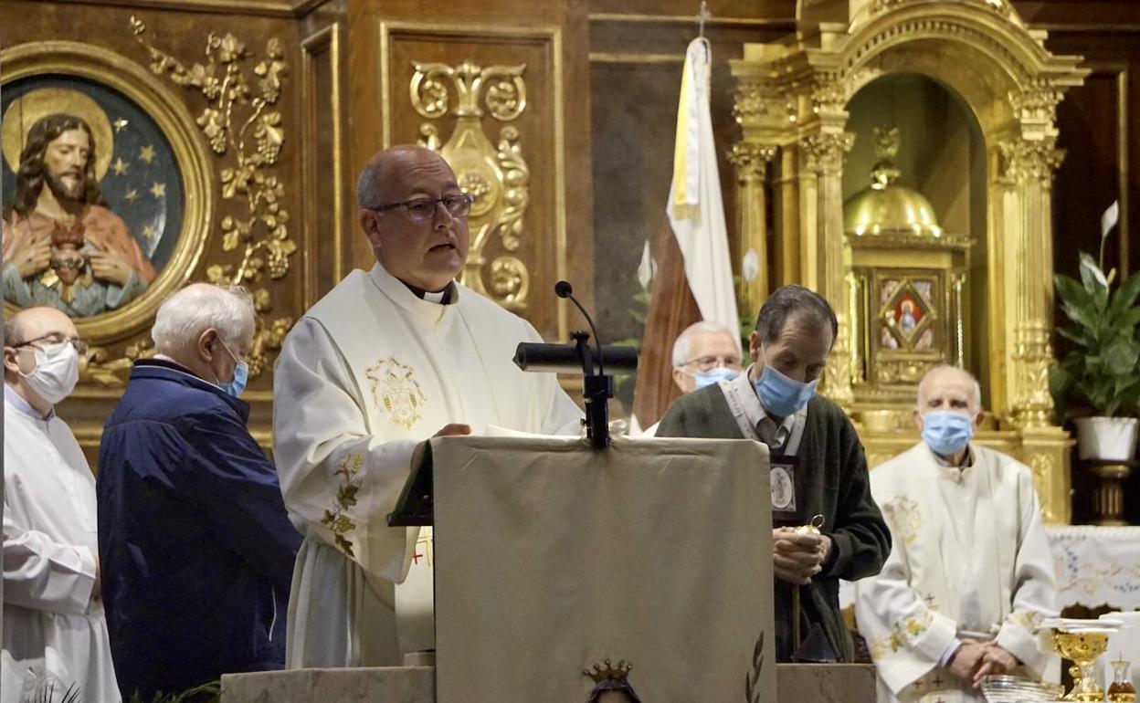 Unai Ibáñez, durante la celebración de una Eucaristía. 