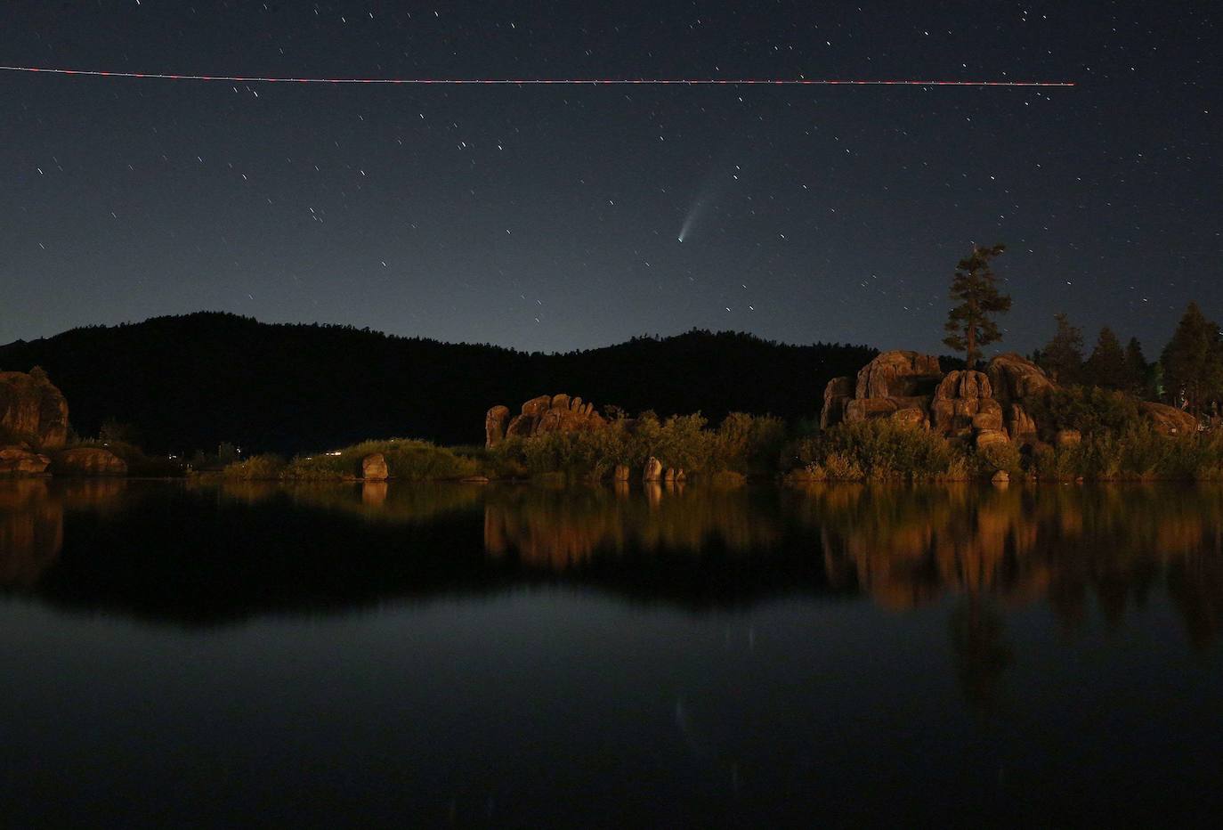 Fotos: El paso del cometa Neowise desde la Tierra, algo que no ocurría hace más de 20 años