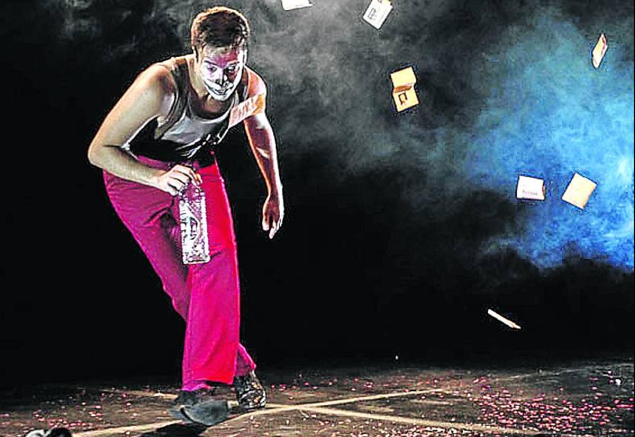 Rámper es verborreico y ácido, con mucha habilidad para improvisar. 