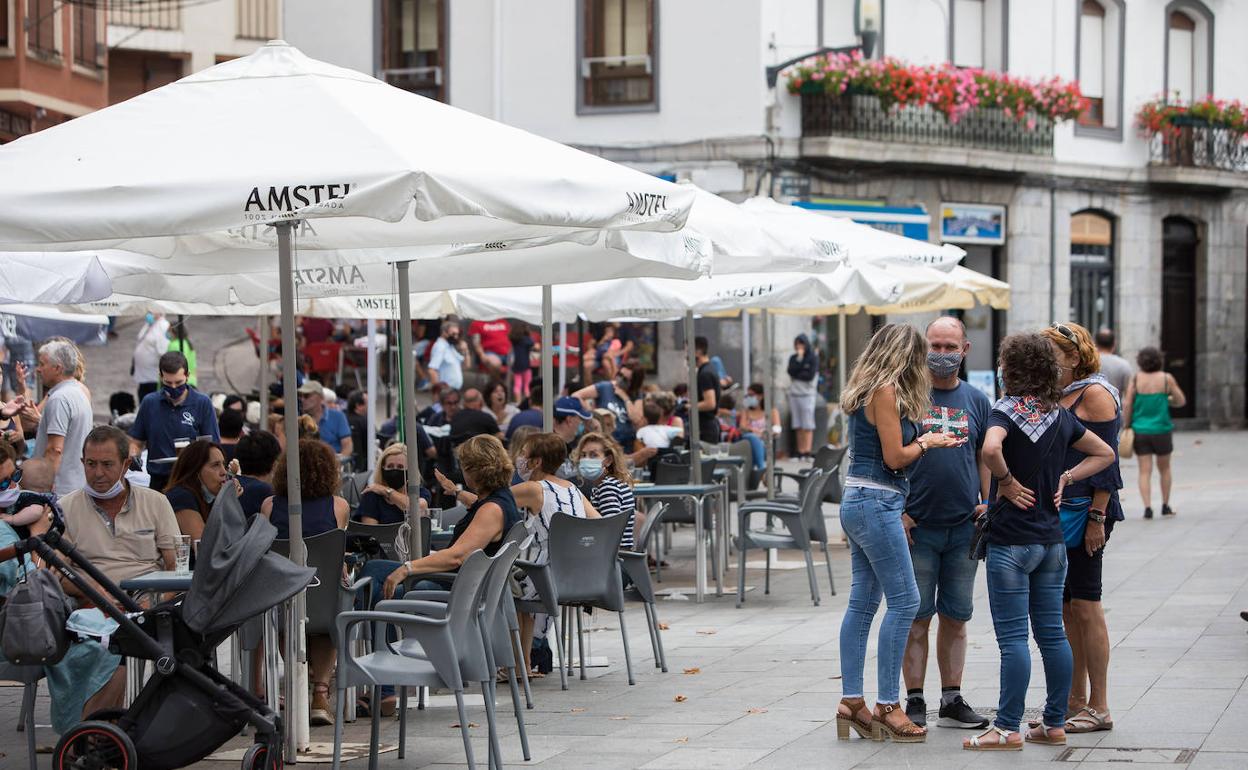 El miércoles, día grande en Bermeo, los clientes se tomaron en serio las medidas.