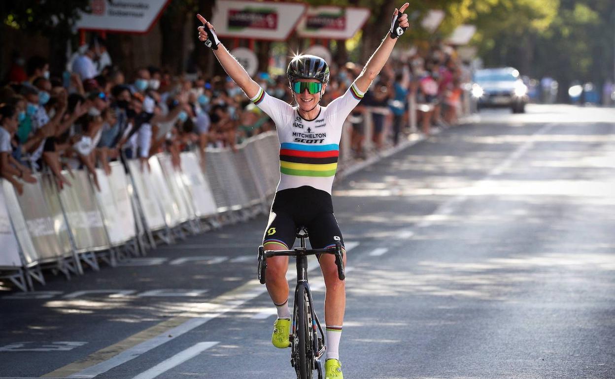 La holandesa, triunfante en Pamplona, ha ganado todas las carreras que ha disputado este año antes y después de estallar la pandemia. 