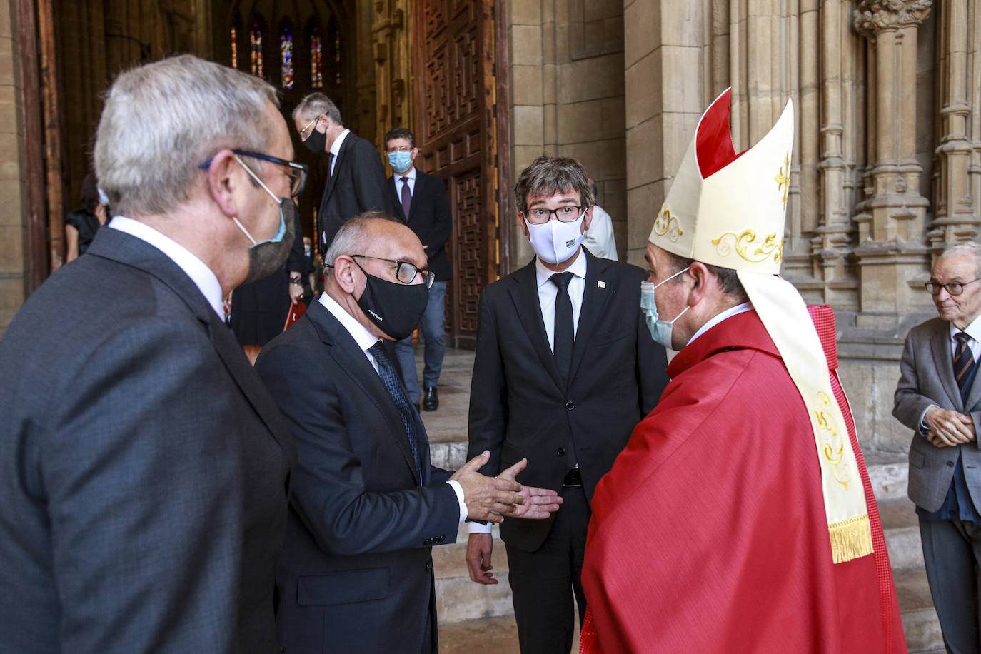 Fotos: La misa en memoria de las víctimas de la pandemia en Álava, en imágenes