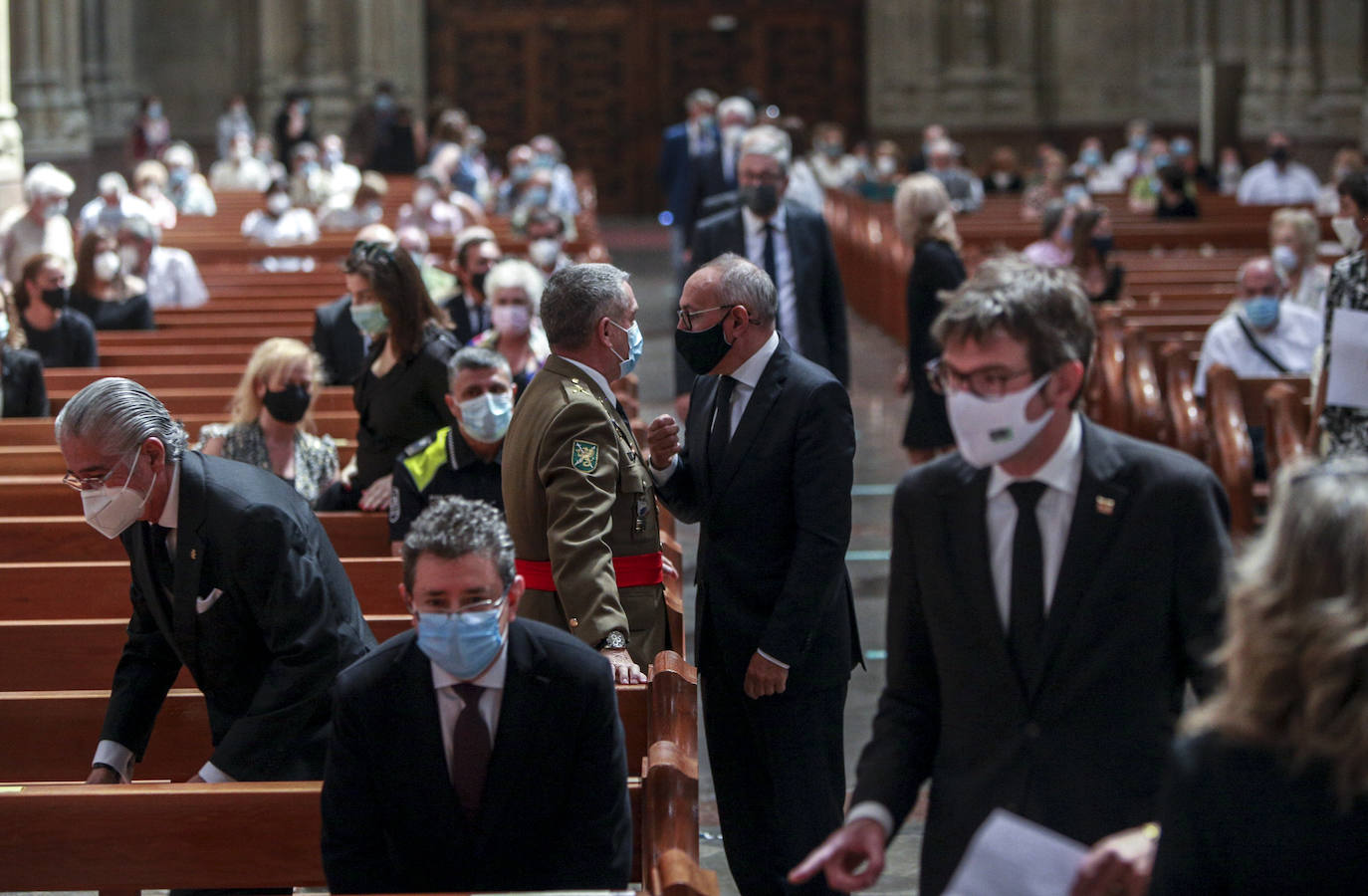 Fotos: La misa en memoria de las víctimas de la pandemia en Álava, en imágenes