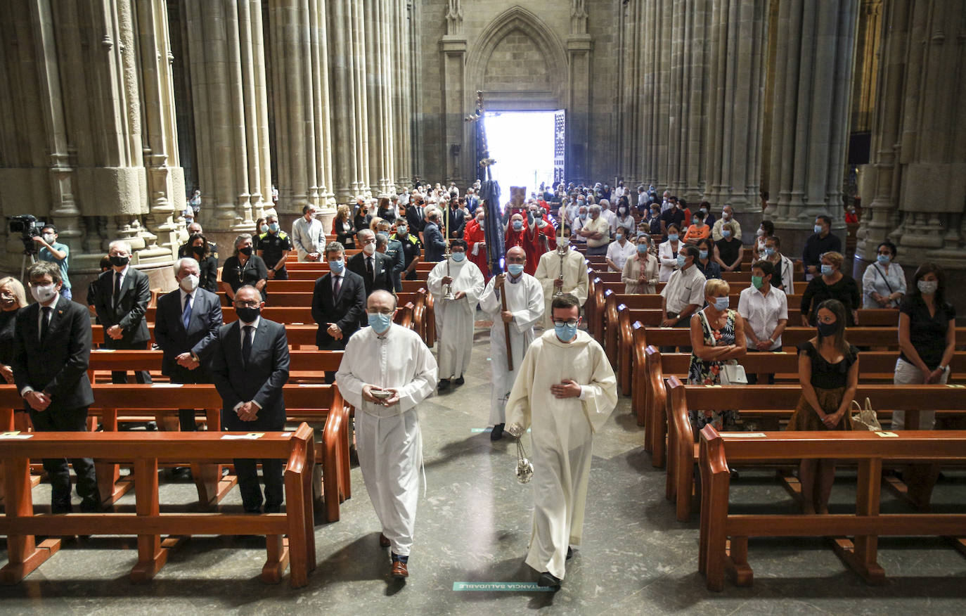 Fotos: La misa en memoria de las víctimas de la pandemia en Álava, en imágenes