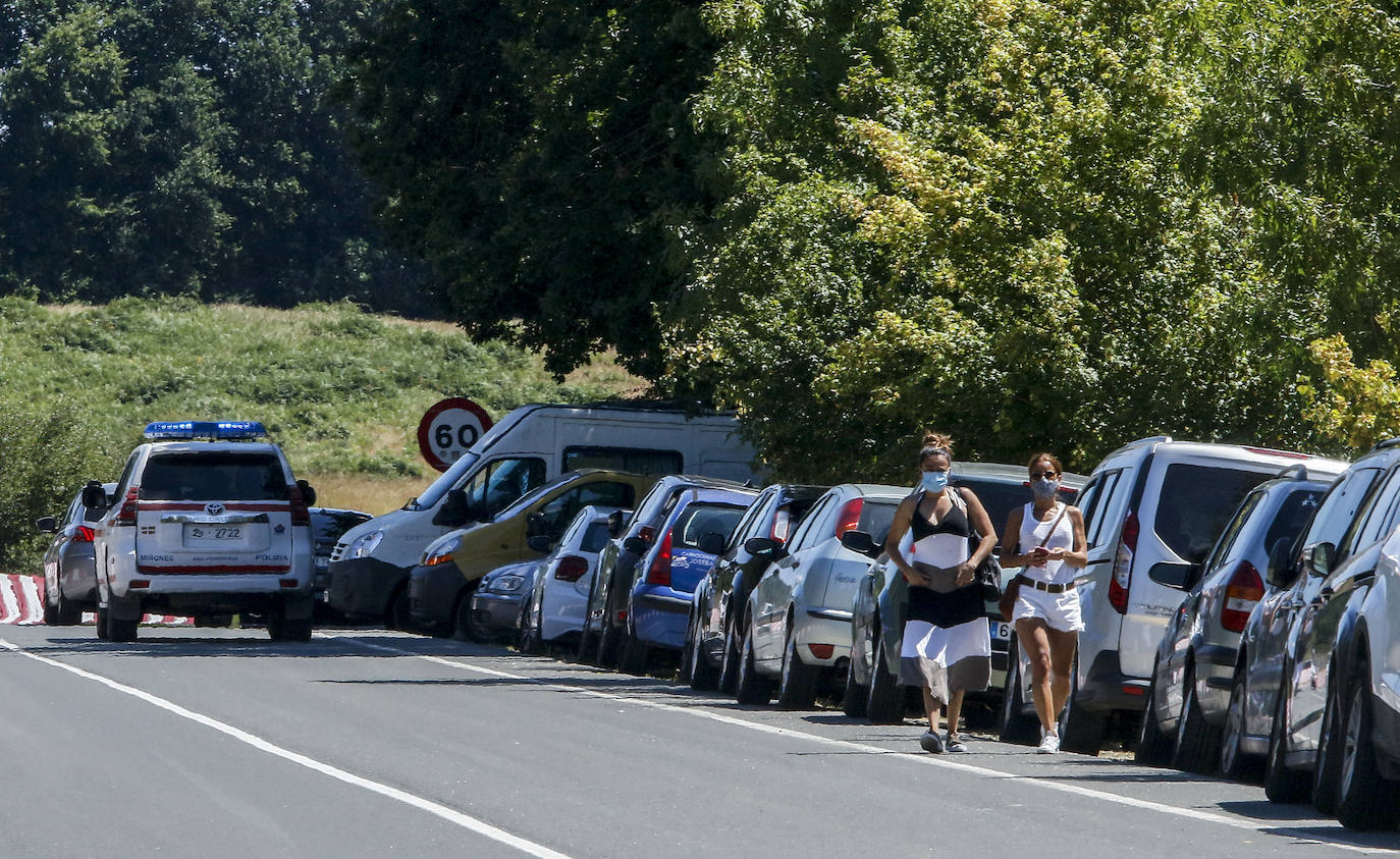 Fotos: Los embaleses alaveses se llenan de bañistas