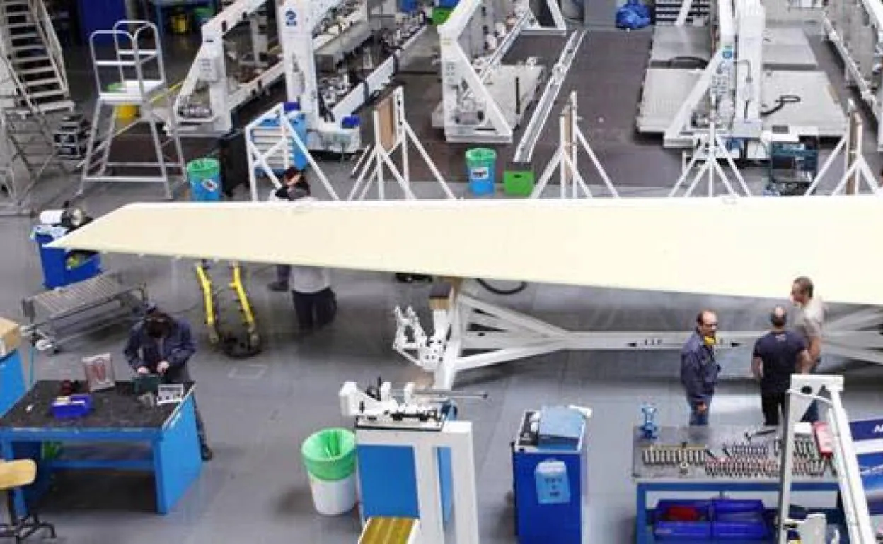 La planta de Aernnova en Berantevilla se dedica a producir grandes estructuras para aviones.