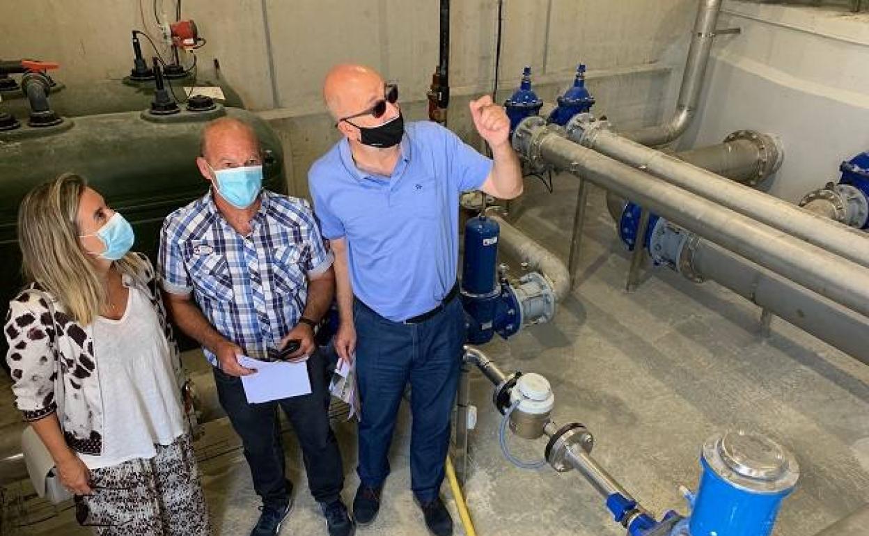 Las autoridades visitaron el nuevo depósito de Alegría, 