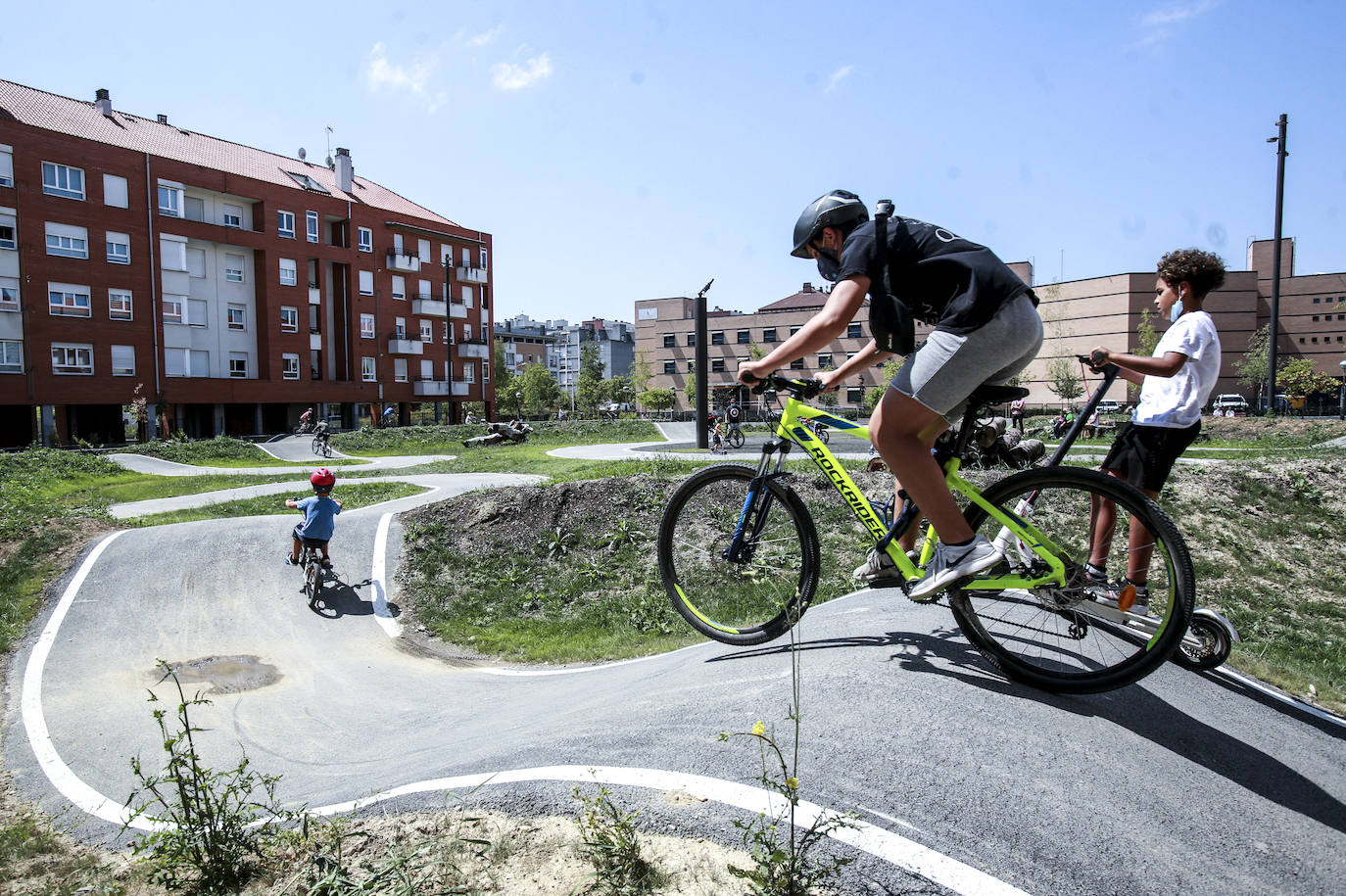 El nuevo circuito de BMX situado en la parcela interior de las calles Zarautz, Getaria y Baiona. 