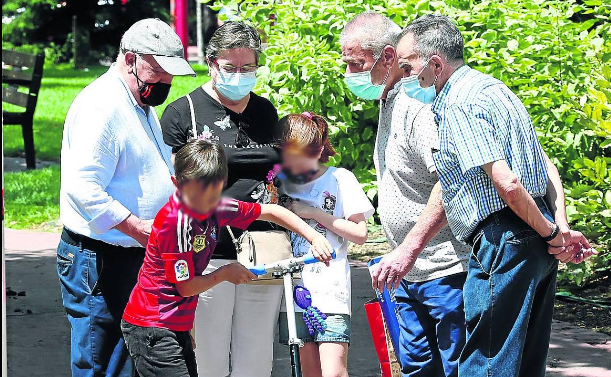 Los niños pueden ser un peligroso foco de contagio.